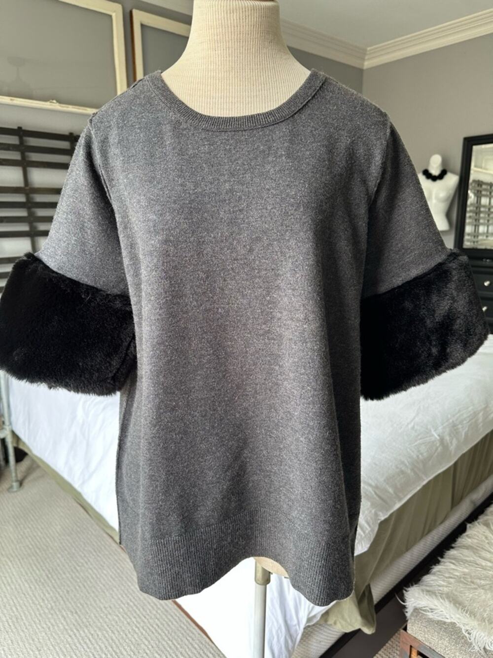 Michael Kors Gray Sweater Faux Fur Cuffs Black Gray size XL